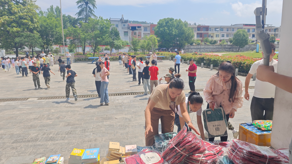 深耕实业守初心 公益助学担使命｜大明古艾艾公馆以爱心赋能乡村教育发展